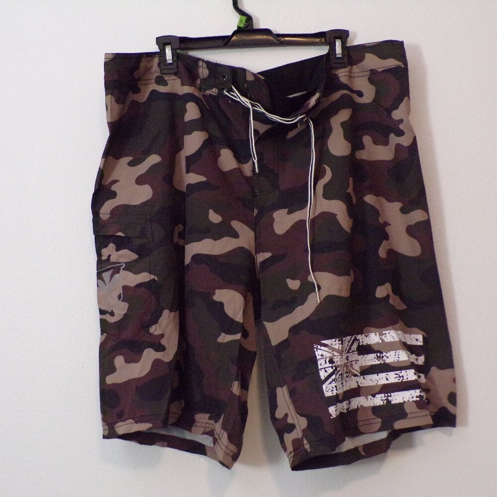 Men's camo surf shorts 40